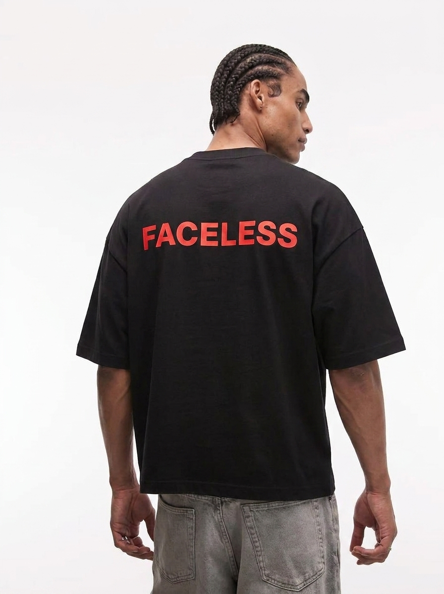 Black Essentials Tee - Rood